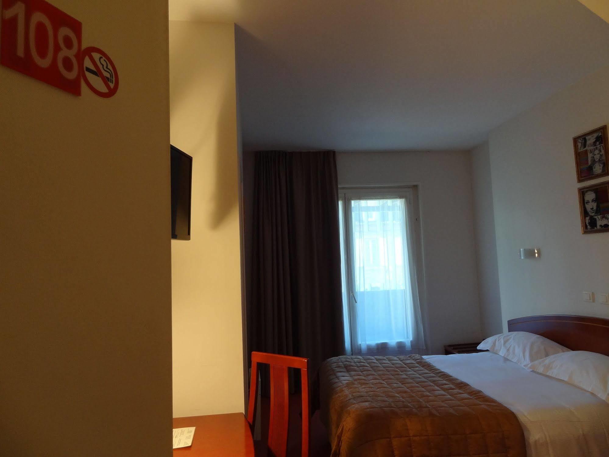 Cit'Hotel De La Marne Tarbes Ngoại thất bức ảnh